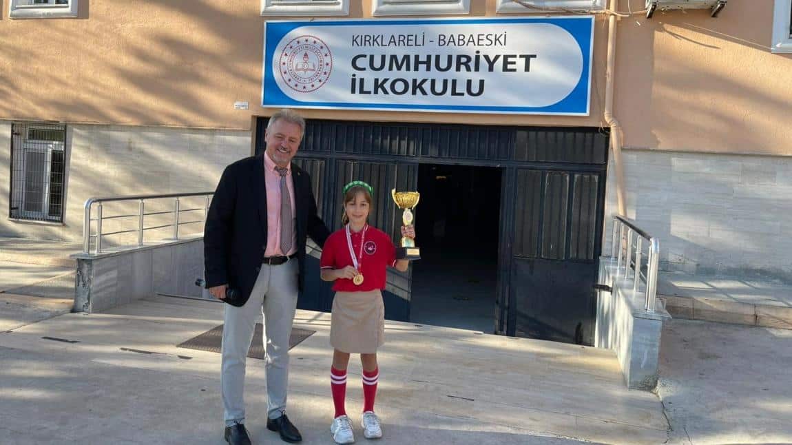 KIZ ÖĞRENCİLERİMİZ İLİMİZDE DÜZENLEN KARATE TURNUVASINDAN 1.LİKLER İLE DÖNDÜLER.